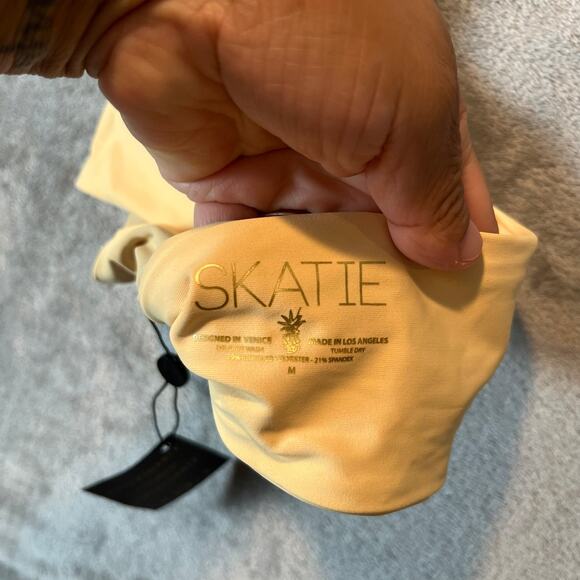 Skatie Lacey Halter Top Buttercup Yellow Size Medium New - Picture 2 of 5